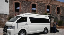 renta de camionetas de turismo con operador