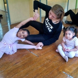 Clases EN LÍNEA danza niños, sábados, sur, MEDIAS BECAS