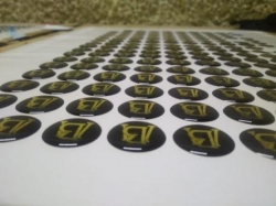 Etiquetas con gota de resina